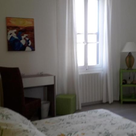 Appartement Chez Mme Claude à Aigues-Mortes Extérieur photo